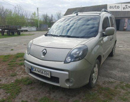 Renault Kangoo пасс. 2010 года