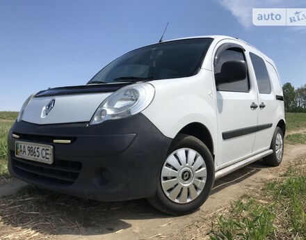 Renault Kangoo пасс. 2010 года