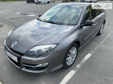 Рено Лагуна 2013 года Renault Laguna 2013 года