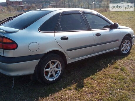 Renault Laguna 1999 року