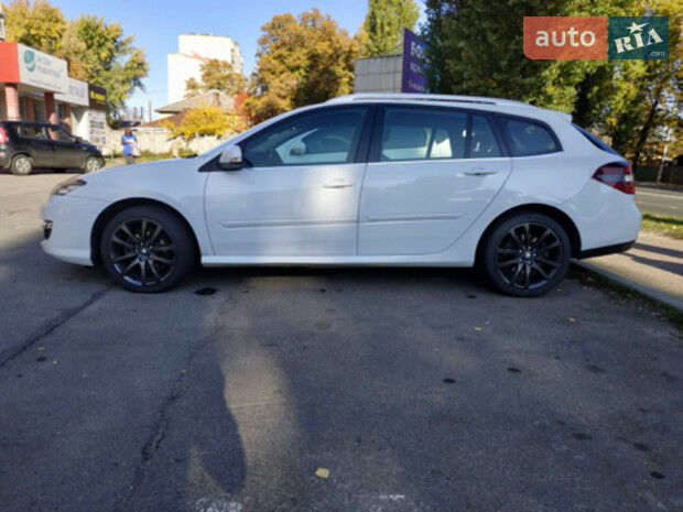 Renault Laguna 2011 года