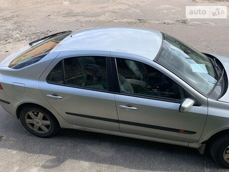 Renault Laguna 2002 года