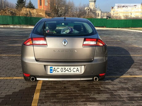 Рено Лагуна 2015 года Renault Laguna 2015 года