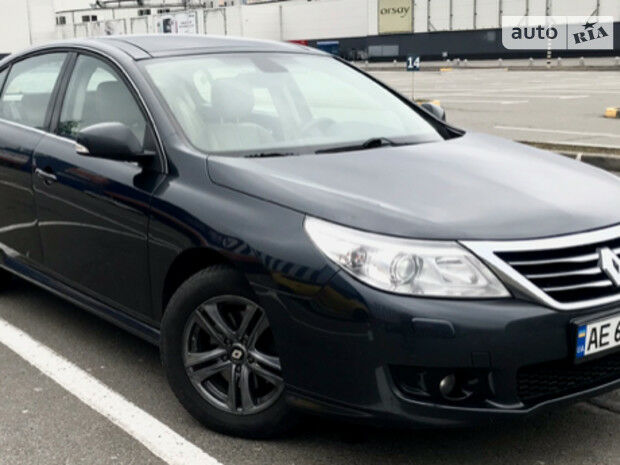 Рено Латитьюд 2011 года Renault Latitude 2011 года
