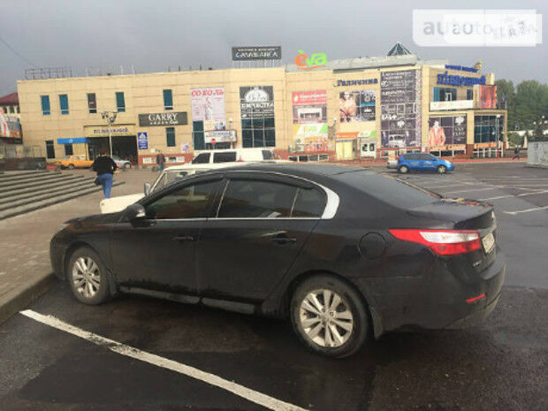 Рено Латитьюд 2011 года Renault Latitude 2011 года