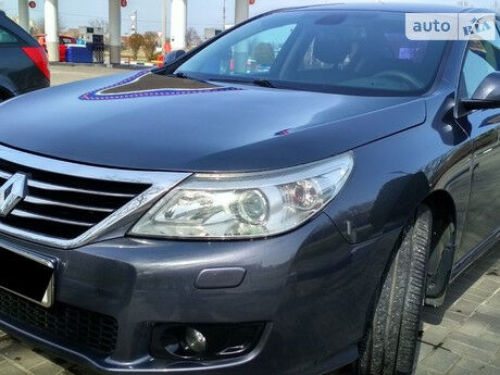 Рено Латитьюд 2011 года Renault Latitude 2011 года