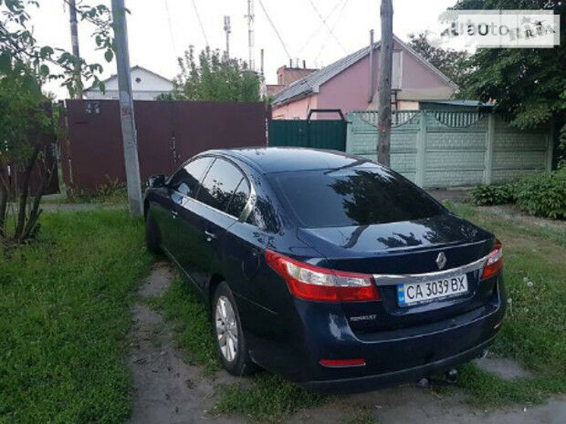 Renault Latitude 2011 года