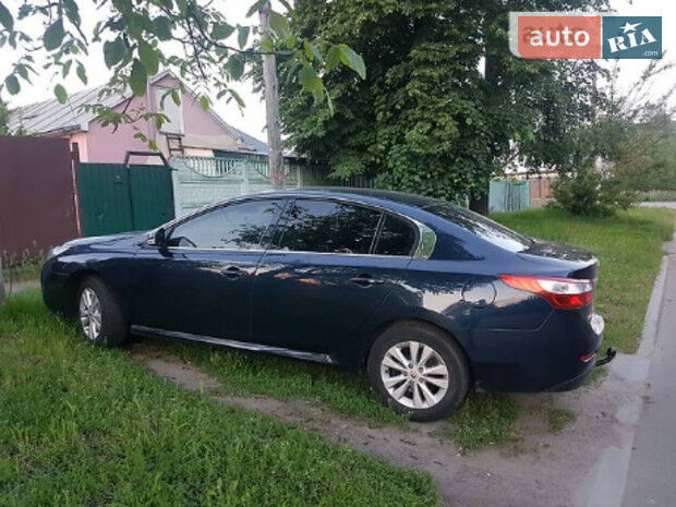 Renault Latitude 2011 года