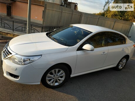 Рено Латитьюд 2013 года Renault Latitude 2013 года