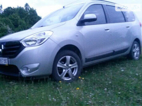 Рено Лоджи 2014 года Renault Lodgy 2014 года