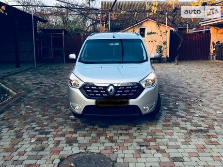 Рено Лоджи 2017 года Renault Lodgy 2017 года