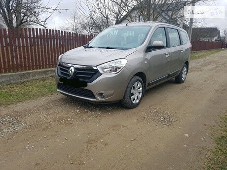 Рено Лоджи 2014 года Renault Lodgy 2014 года