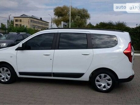 Рено Лоджи 2015 года Renault Lodgy 2015 года