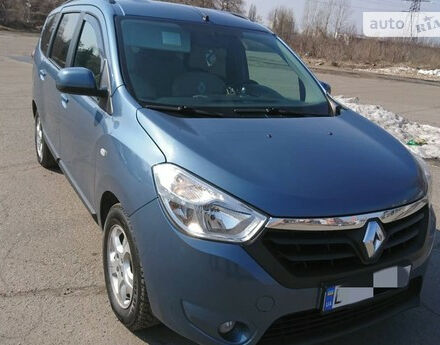 Фото на отзыв с оценкой 4.6 о Renault Lodgy 2013 году выпуска от автора "Олексій" с текстом: Мабудь найкраще із бюджетних авто в лінійці Рено. Дуже просторий салон, зручні маніпуляції із сид...