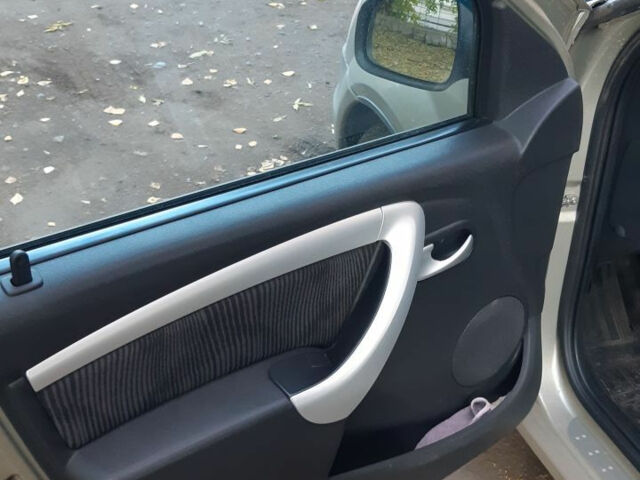 Renault Logan 2011 года