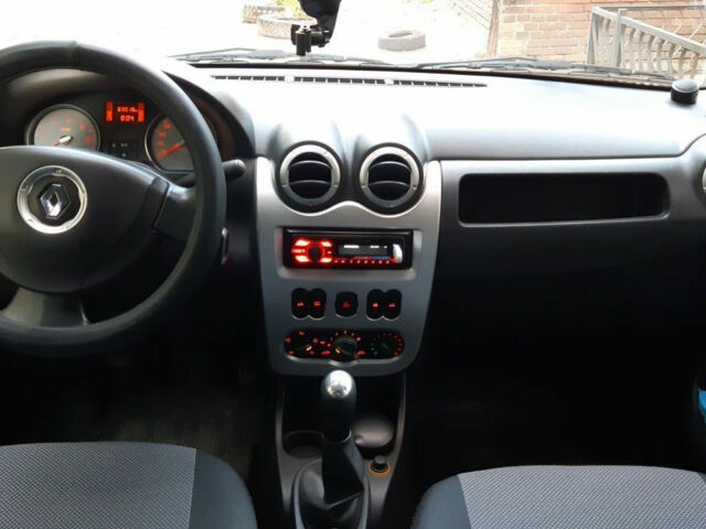 Renault Logan 2011 года