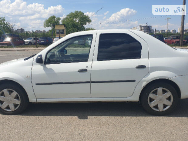 Renault Logan 2011 года