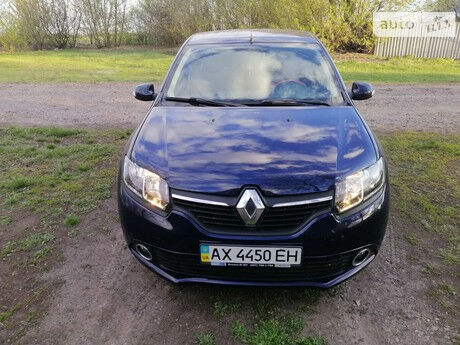 Рено Логан 2013 года Renault Logan 2013 года