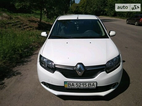 Рено Логан 2013 года Renault Logan 2013 года