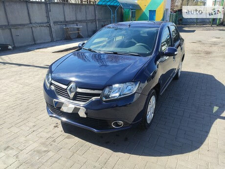 Рено Логан 2013 года Renault Logan 2013 года