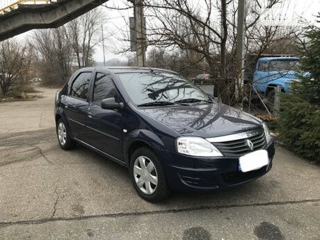Рено Логан 2010 года Renault Logan 2010 года