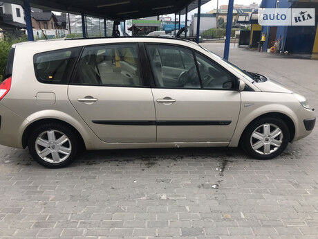 Renault Megane Scenic 2005 года