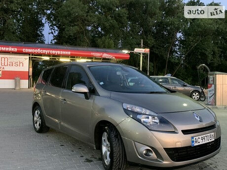 Renault Megane Scenic 2011 года