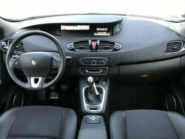 Renault Megane Scenic 2011 года