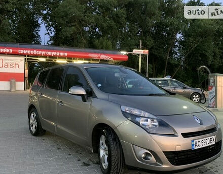 Renault Megane Scenic 2011 года