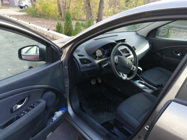 Рено Меган 2011 года Renault Megane 2011 года