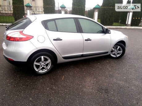 Рено Меган 2010 года Renault Megane 2010 года