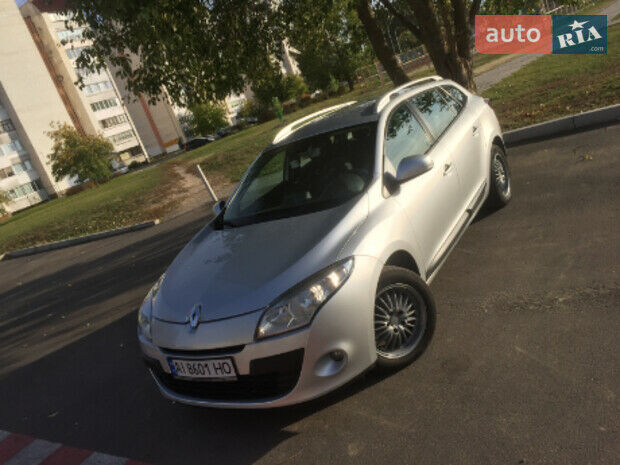 Рено Меган 2011 року Renault Megane 2011 року