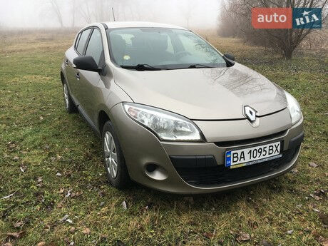 Рено Меган 2011 року Renault Megane 2011 року