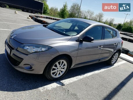 Рено Меган 2011 року Renault Megane 2011 року
