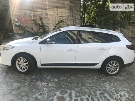 Рено Меган 2011 року Renault Megane 2011 року
