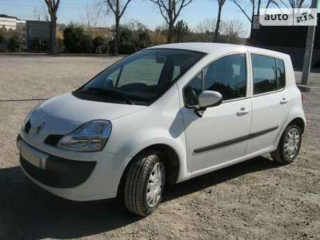 Рено Модус 2004 року Renault Modus 2004 року