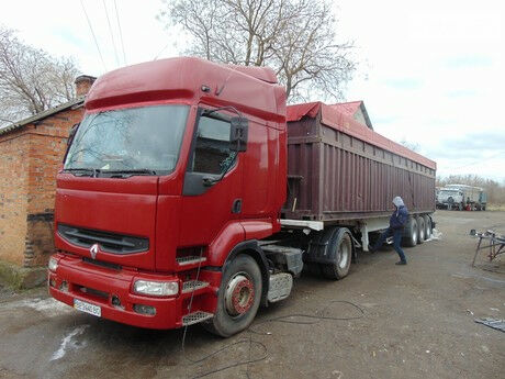 Рено Премиум 1999 року Renault Premium 1999 року