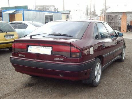 Рено Сафран 1997 года Renault Safrane 1997 года