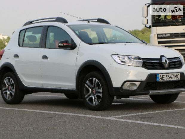 Renault Sandero StepWay 2019 года