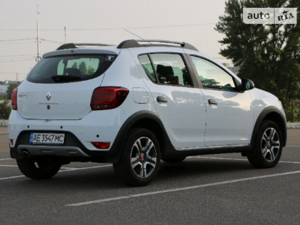 Renault Sandero StepWay 2019 года