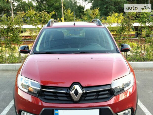 Renault Sandero StepWay 2019 года