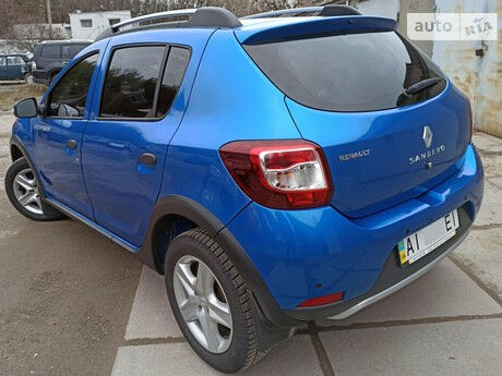 Renault Sandero StepWay 2013 года