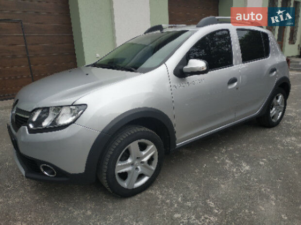 Renault Sandero StepWay 2013 года