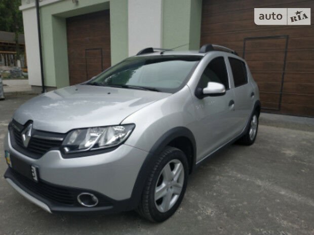 Renault Sandero StepWay 2013 года