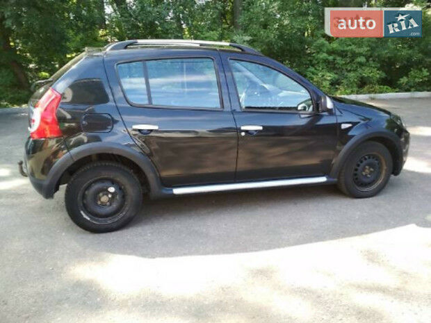 Renault Sandero StepWay 2013 року