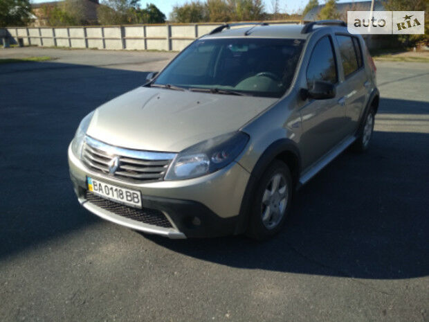 Renault Sandero StepWay 2013 року