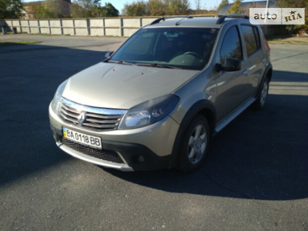 Renault Sandero StepWay 2013 года