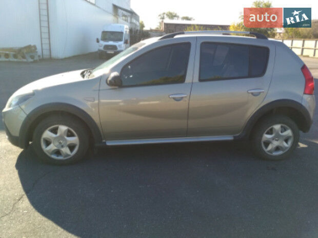 Renault Sandero StepWay 2013 года