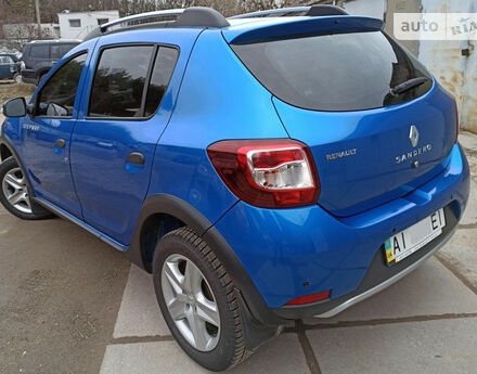 Renault Sandero StepWay 2013 года