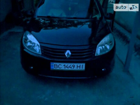 Renault Sandero 2012 року